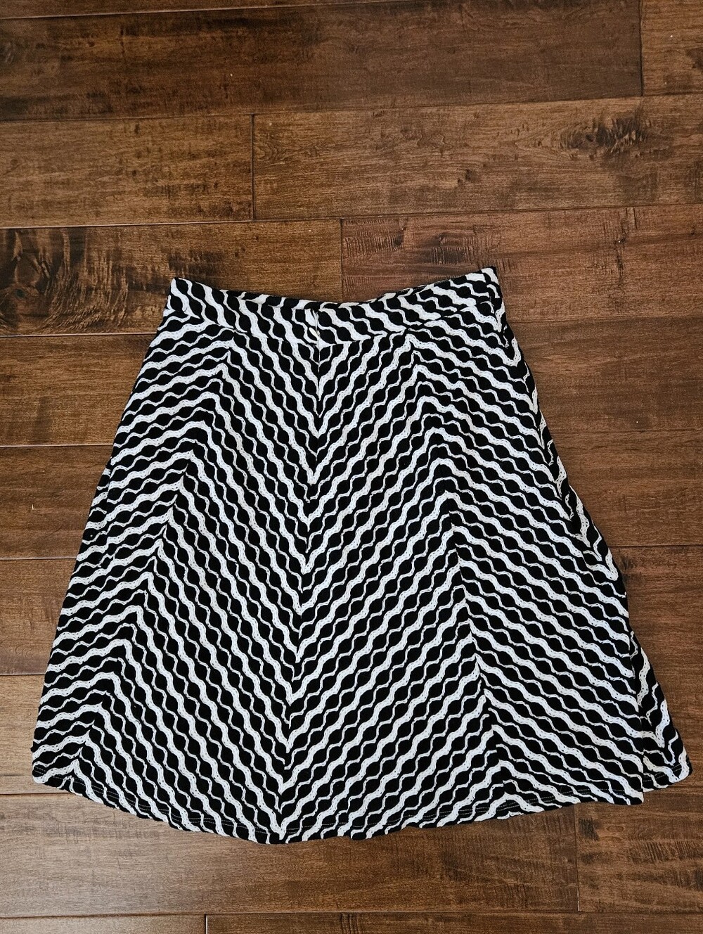 Black & White Chevron A-Line Skirt - Picture 2 of 8